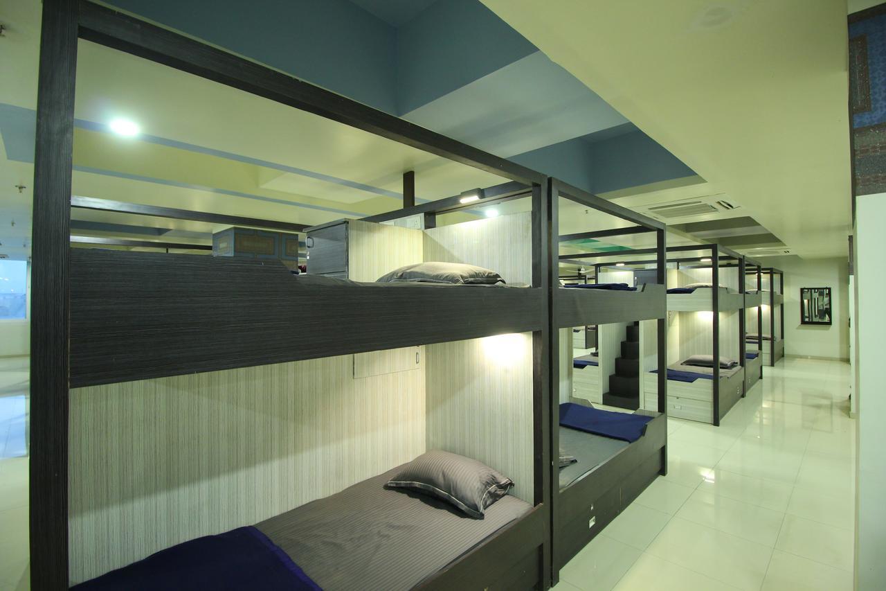Jackpot Room In & Out Dormitory Ahmedabad Exterior photo