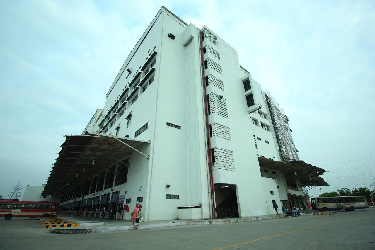 Jackpot Room In & Out Dormitory Ahmedabad Exterior photo