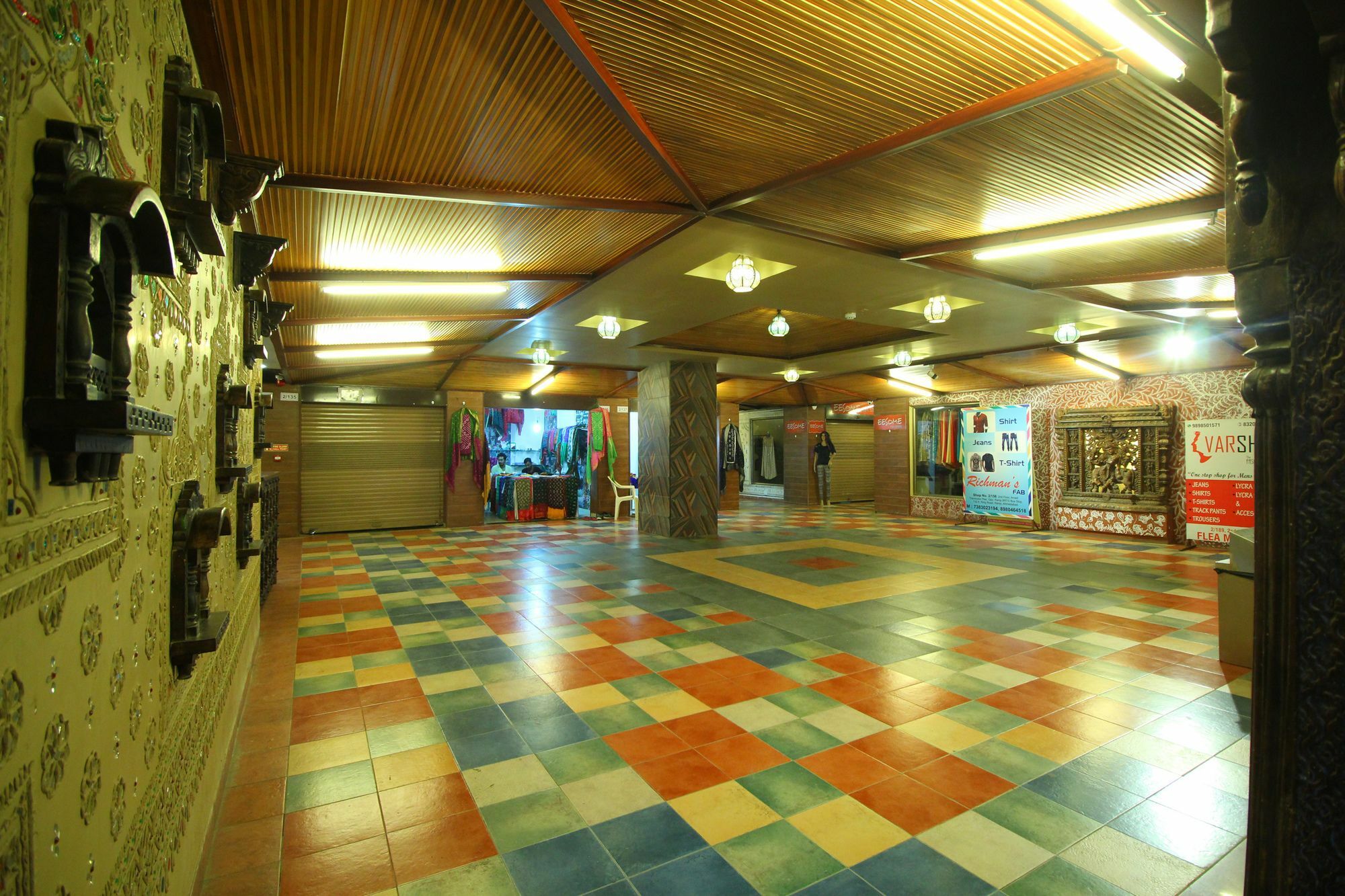 Jackpot Room In & Out Dormitory Ahmedabad Exterior photo
